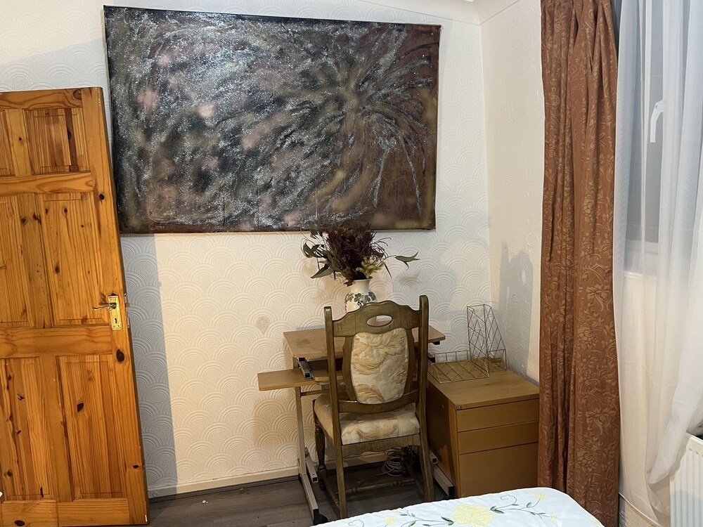 Stunning 3-bed House in Enfield, can Sleep 10