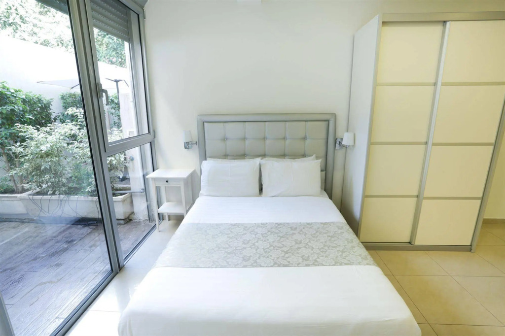 Sea Land Suites by null