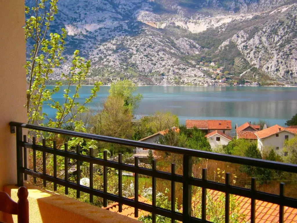 1 Bedroom Apartment with balcony and with sea view