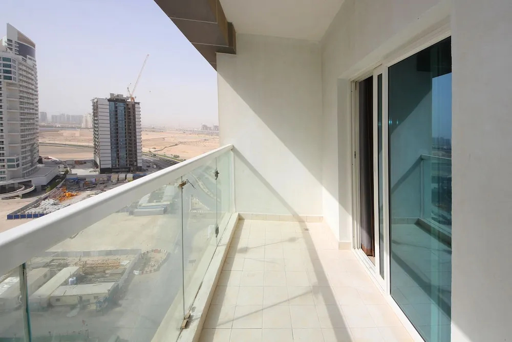 Signature Holiday Home - Red Residence
