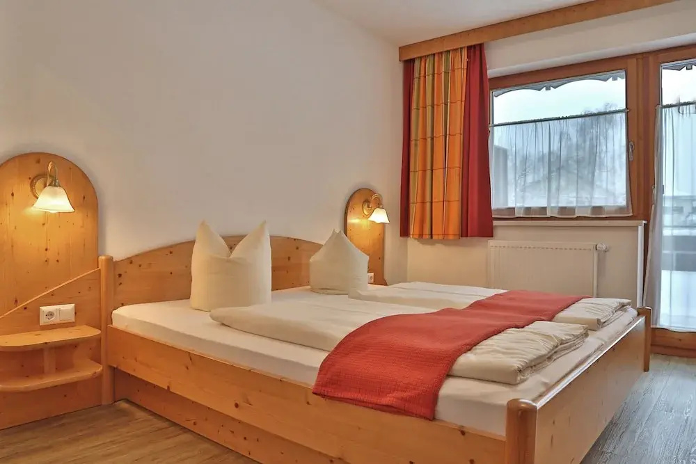 Standard Double room with mountain view (full double bed)