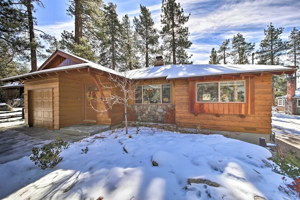 Walk to Lake: Rustic Home w/ Deck in Fawnskin