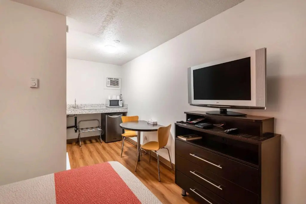 Deluxe Double room (full double bed)
