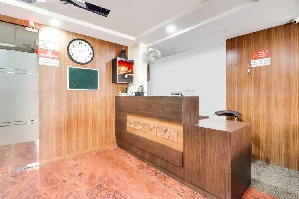 Super Capital O Seven Wonders Inn Near Sahara Ganj Mall