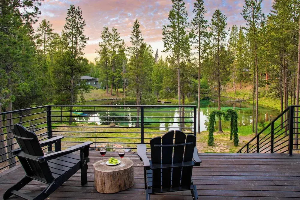Spring River Retreat by Avantstay Lakefront Luxury w/ Hot Tub, Game Room & Near Bend