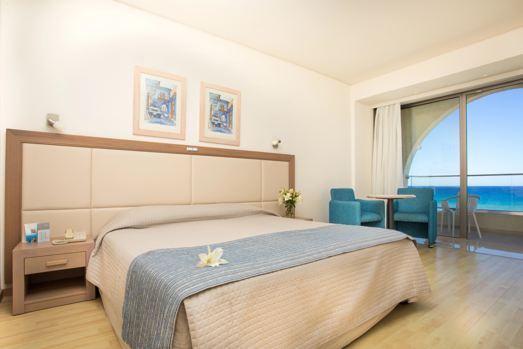 The Golden Coast Beach Hotel - Général