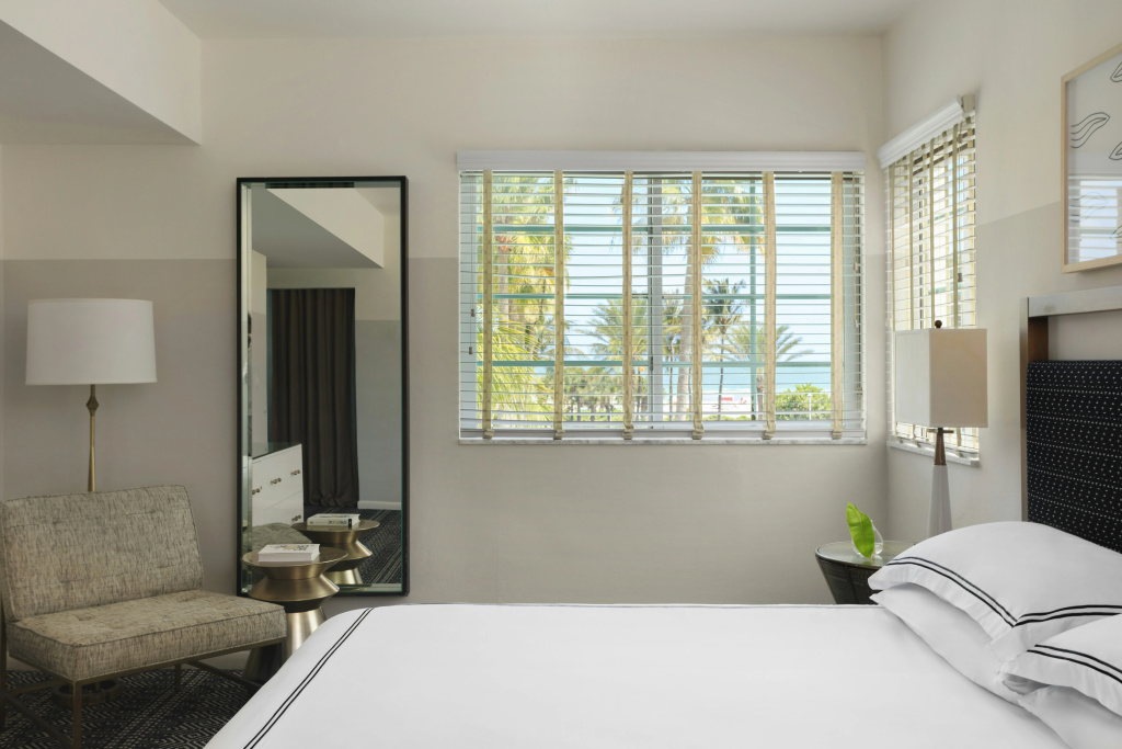 Kimpton Surfcomber Hotel by IHG — 4