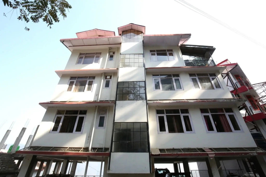 OYO Home 10084 Wooden Cottage 2BHK