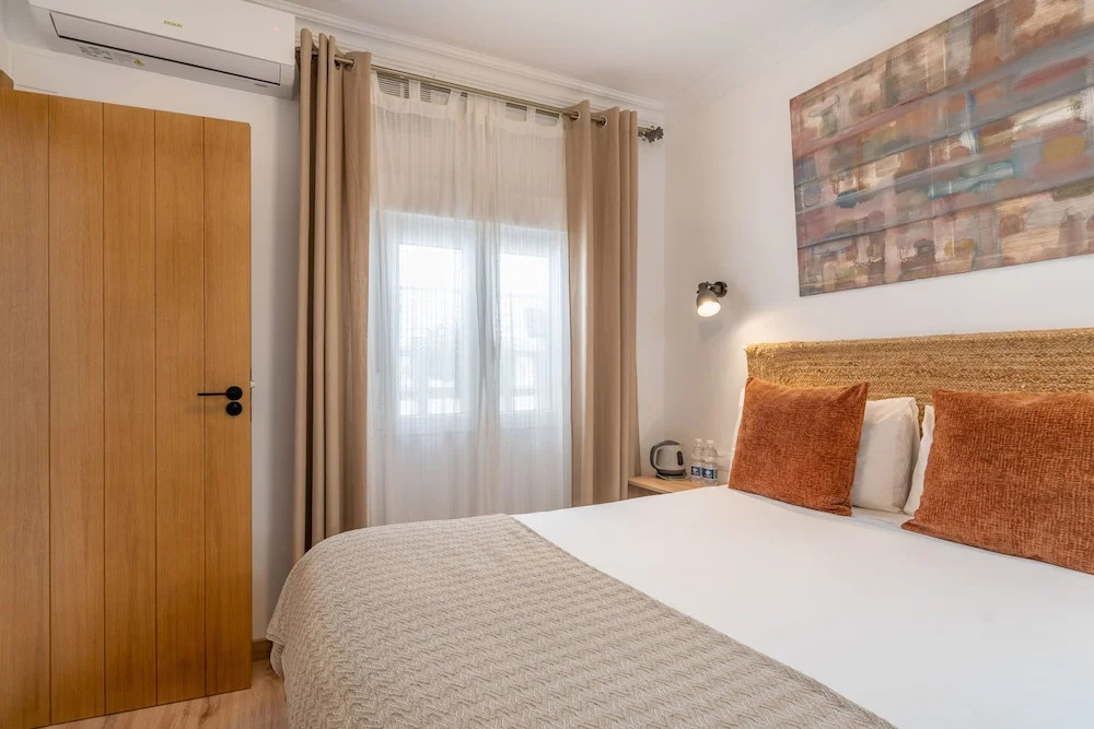 Classic Double room with courtyard view (full double bed)