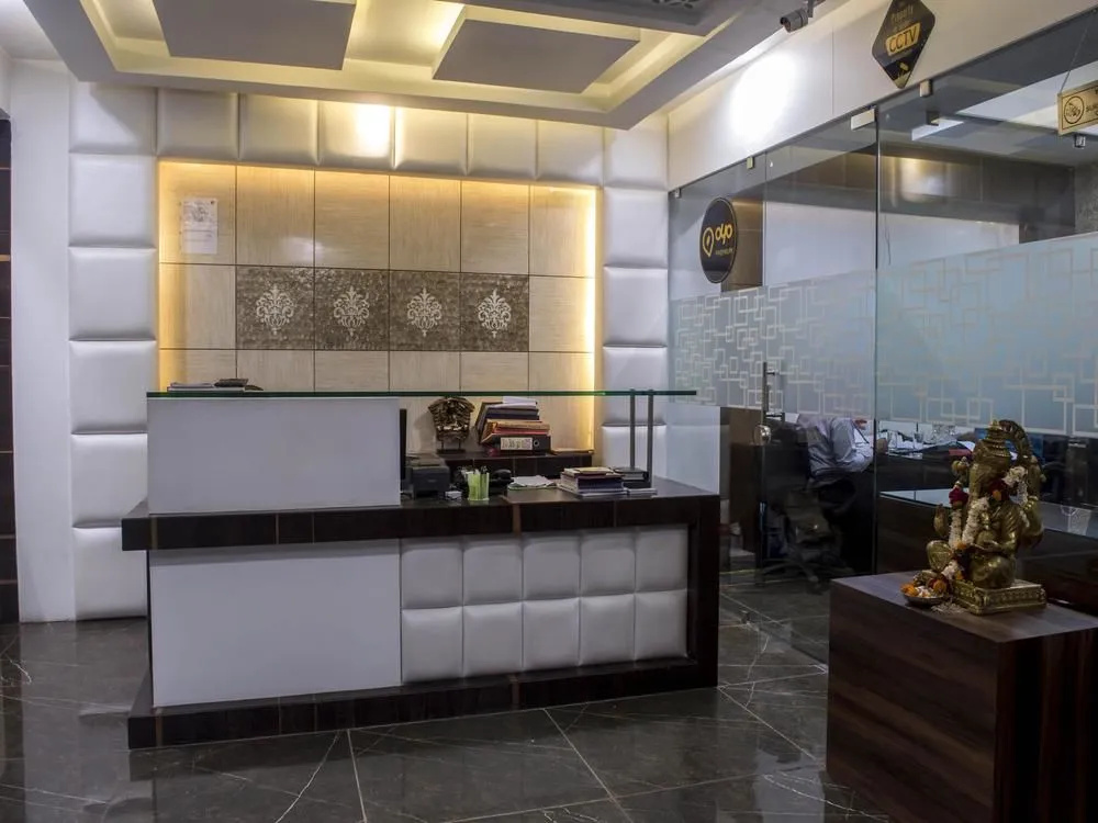 Lobby & Reception