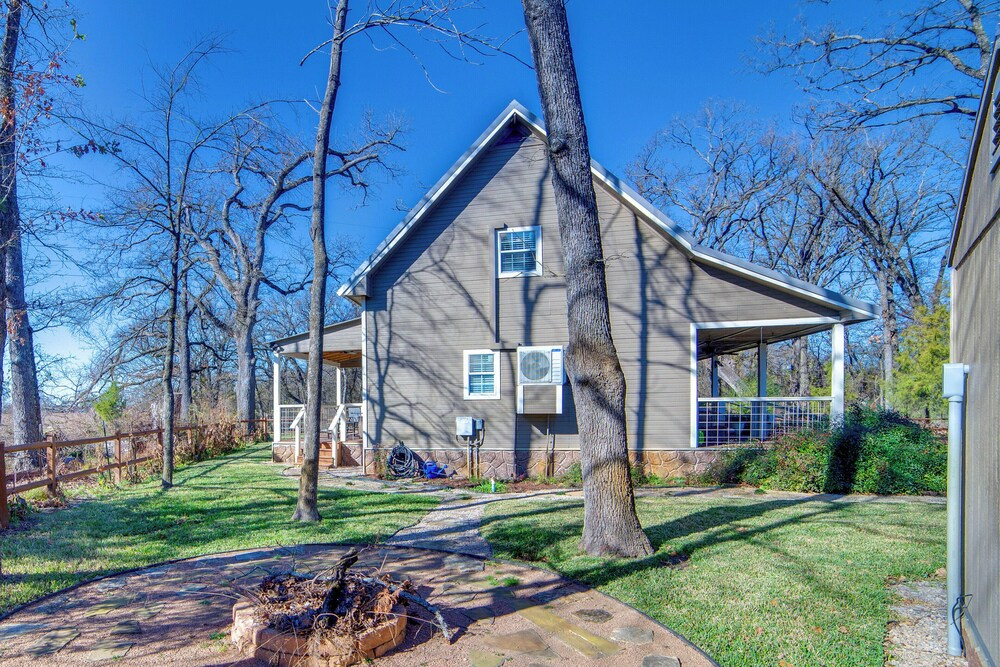 Anglers' Haven! Cedar Creek Reservoir Getaway
