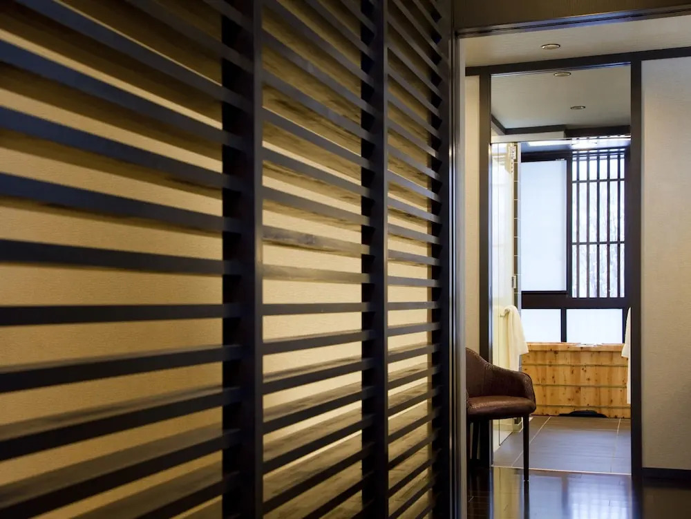 3 Bedrooms Double Cottage full double bed