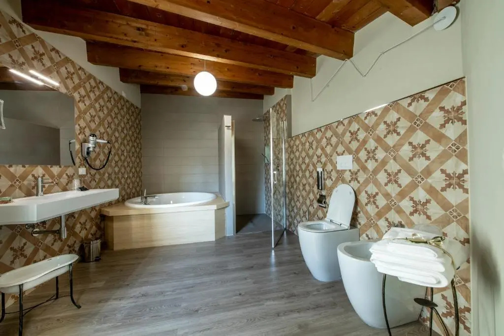 Comfort room