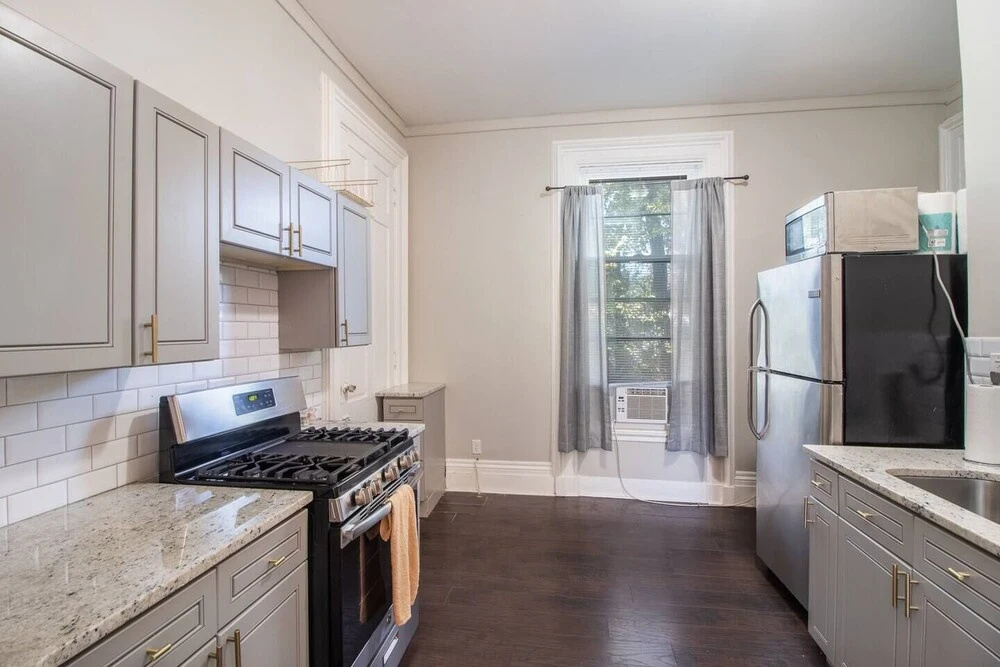 Updated Studio Near Downtown