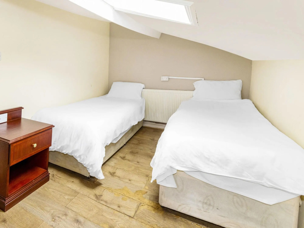 Отель Old Oak Tree Inn в Лондоне