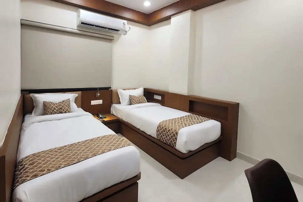 Deluxe Double room with city view (twin beds)