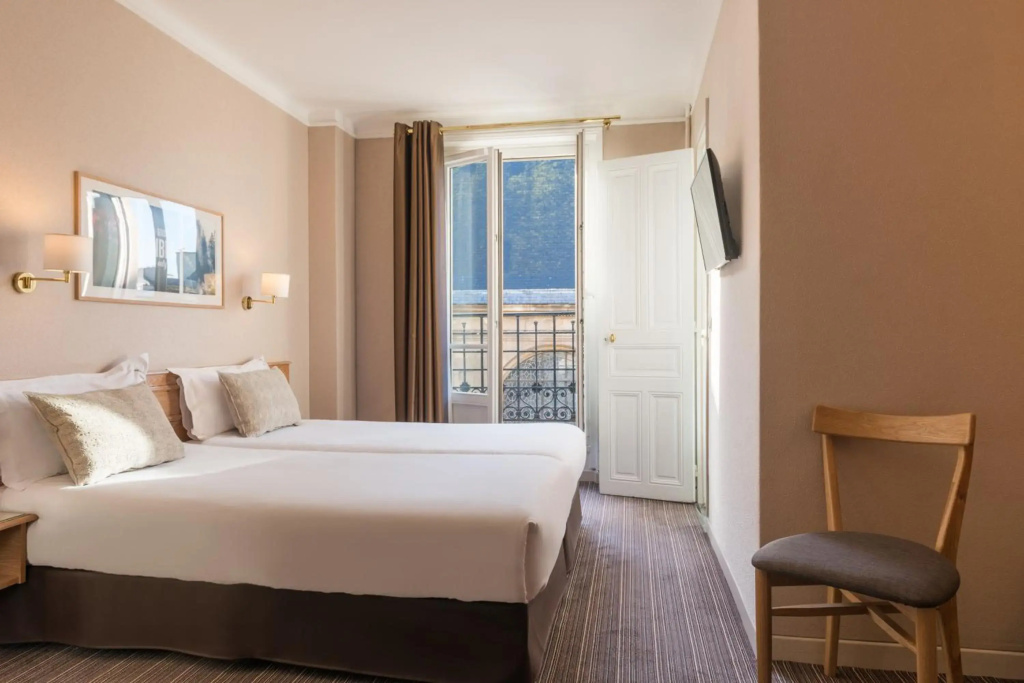 Отель Paris France в Париже