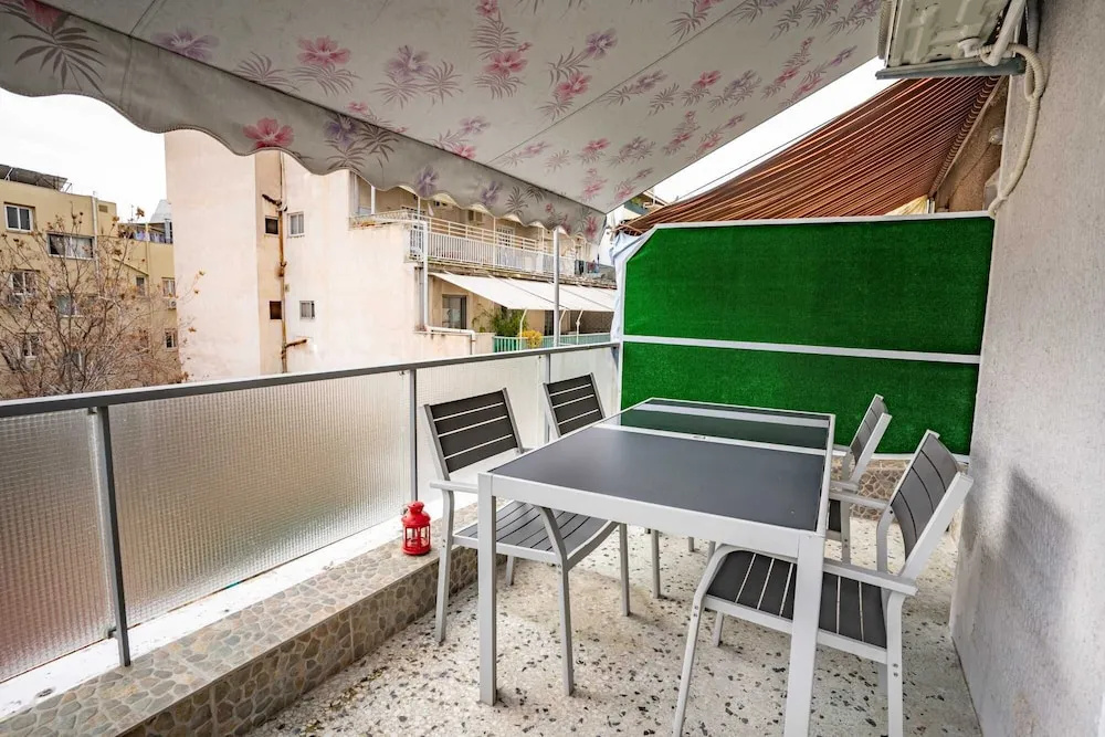 Larisis train station 1 bedroom flat for 2 persons