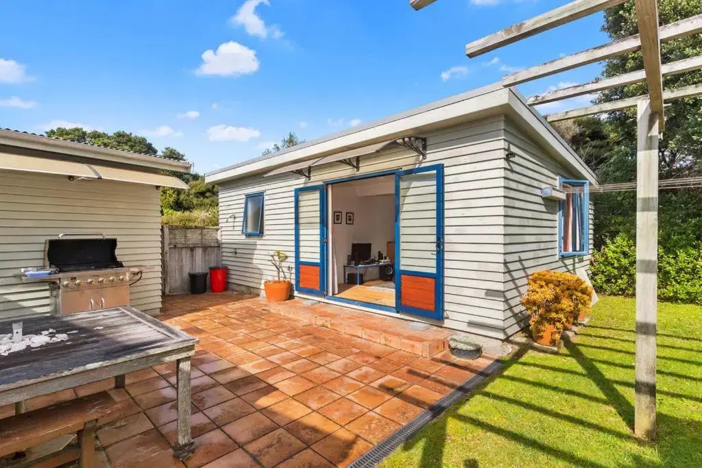 Taste Of Paradise with WiFi!- Mangawhai Heads Holiday Home