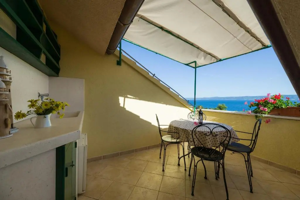 Apartment with sea view