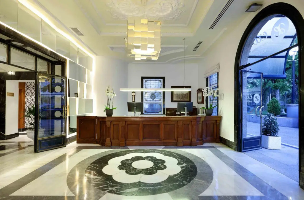 Lobby & Reception
