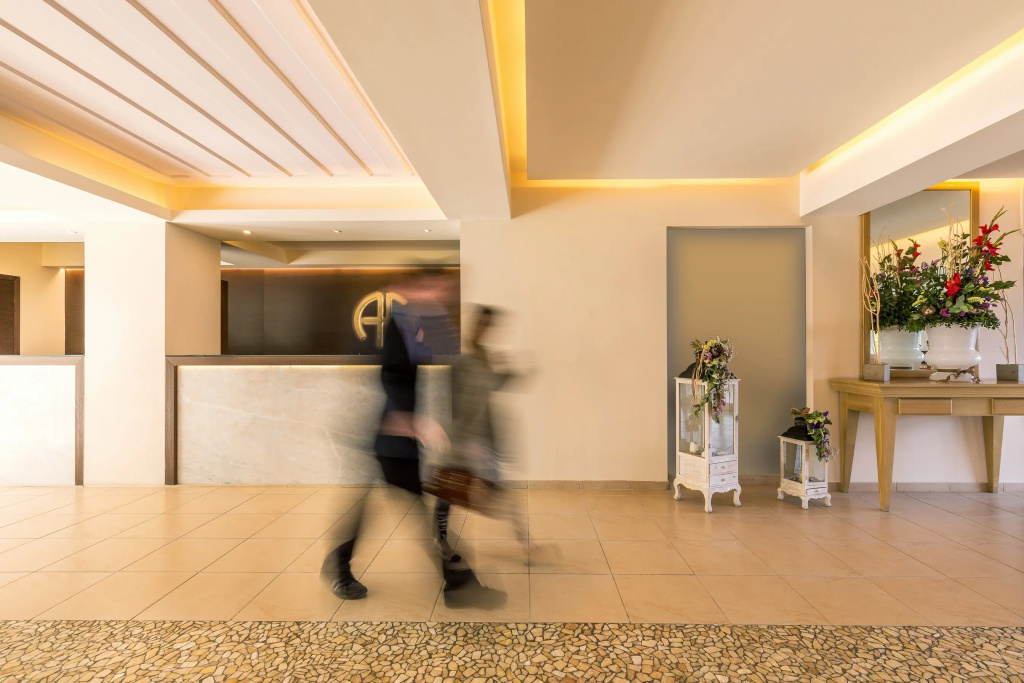 Lobby & Reception
