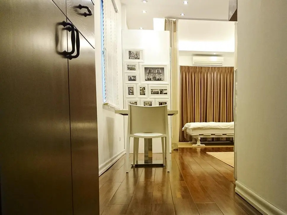 一間帶陽台和景觀的一臥室公寓