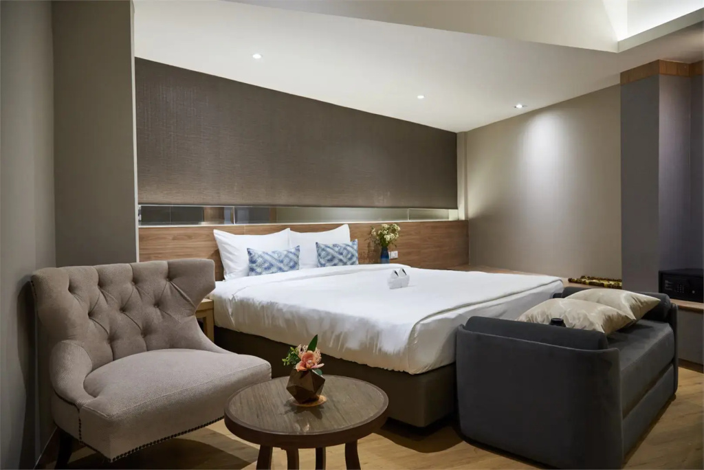 Almas Hotel Bangkok Room Type - Superior King Room