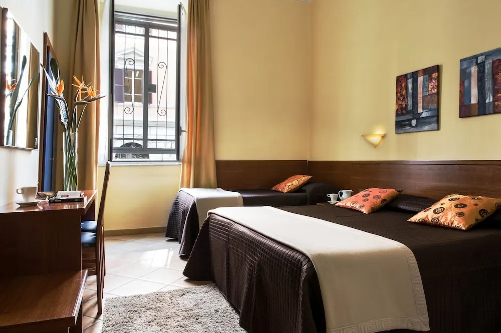 Standard Triple room
