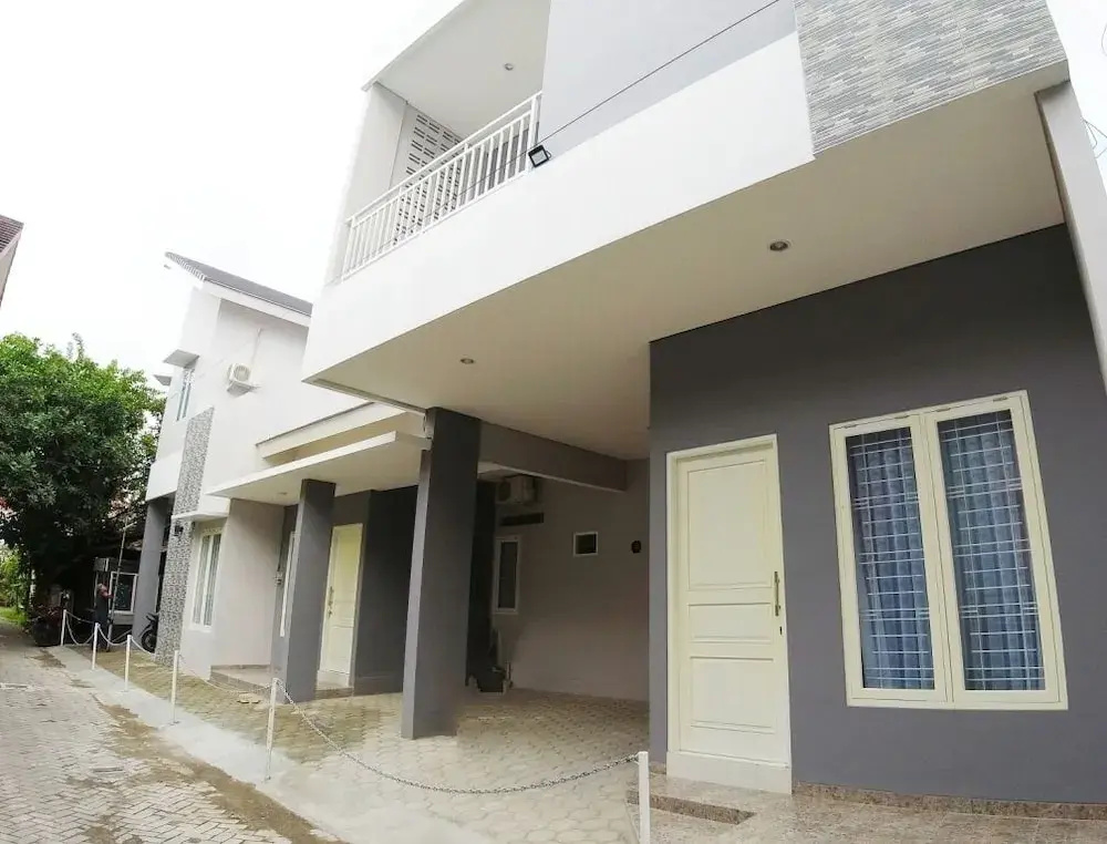 Omah Bondi Family Homestay by FH Stay