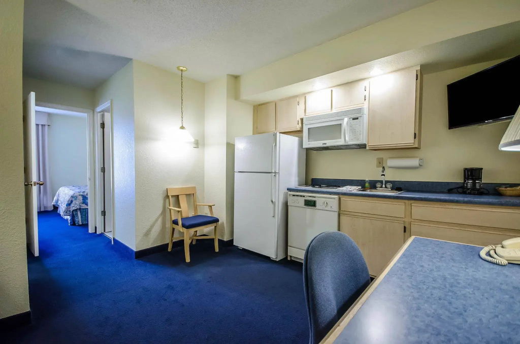 Clarion Inn & Suites Evansville Eastland Area - Général
