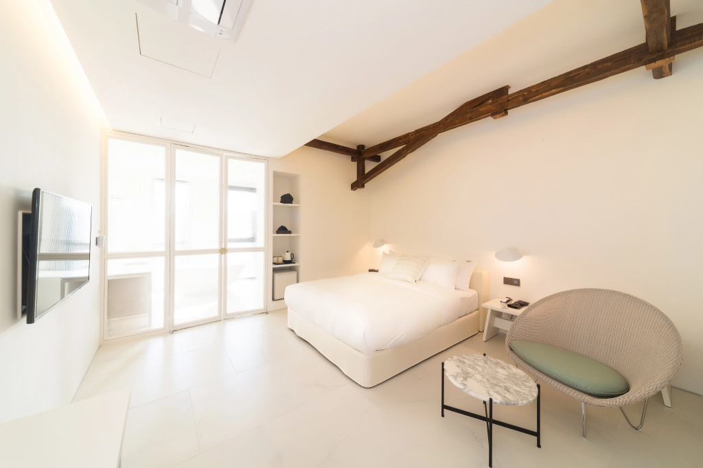 Superior Double room (full double bed)
