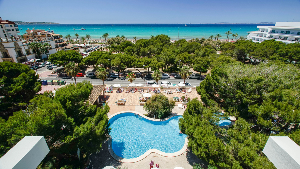 Beach & Waterfront