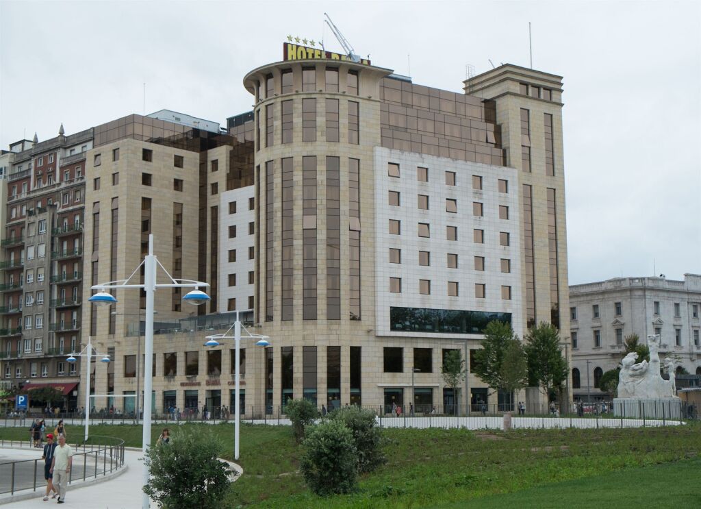 2. Hotel Bahía