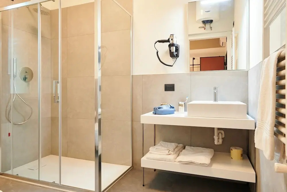 Deluxe Double room with city view (full double bed)