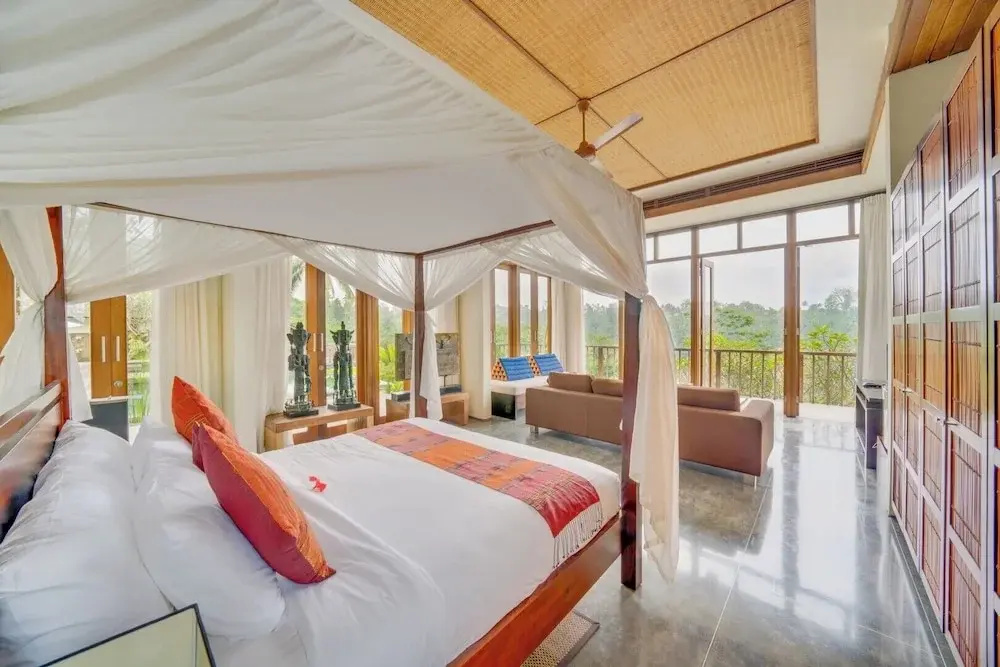 Grand room