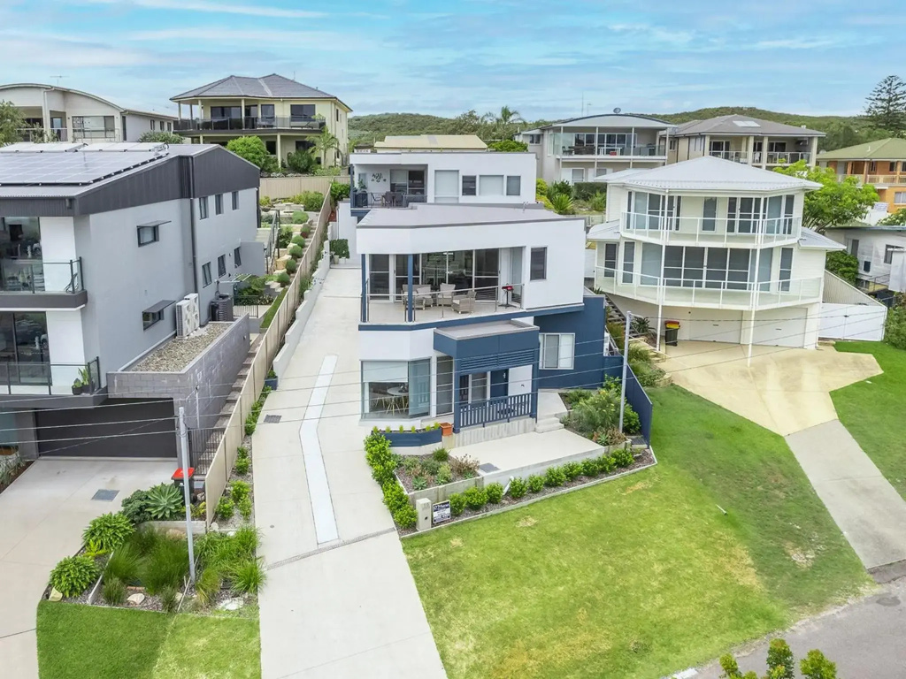 Fingal Bay View Unit 1 16 Tuna Crescent