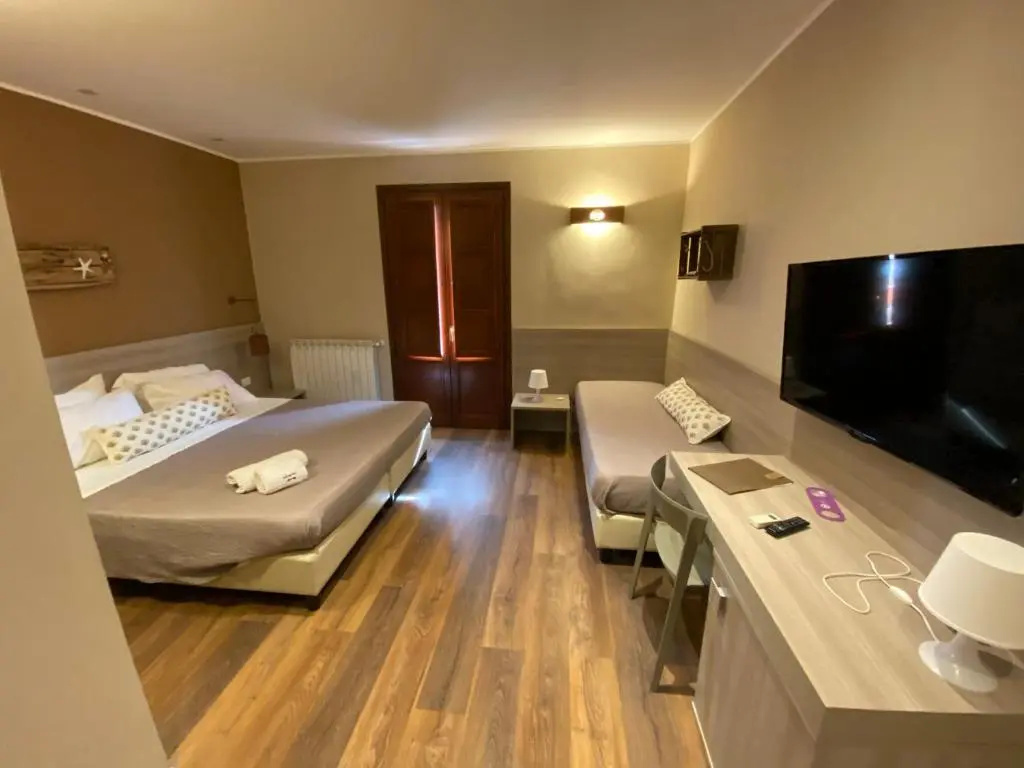 Standard Triple room with balcony