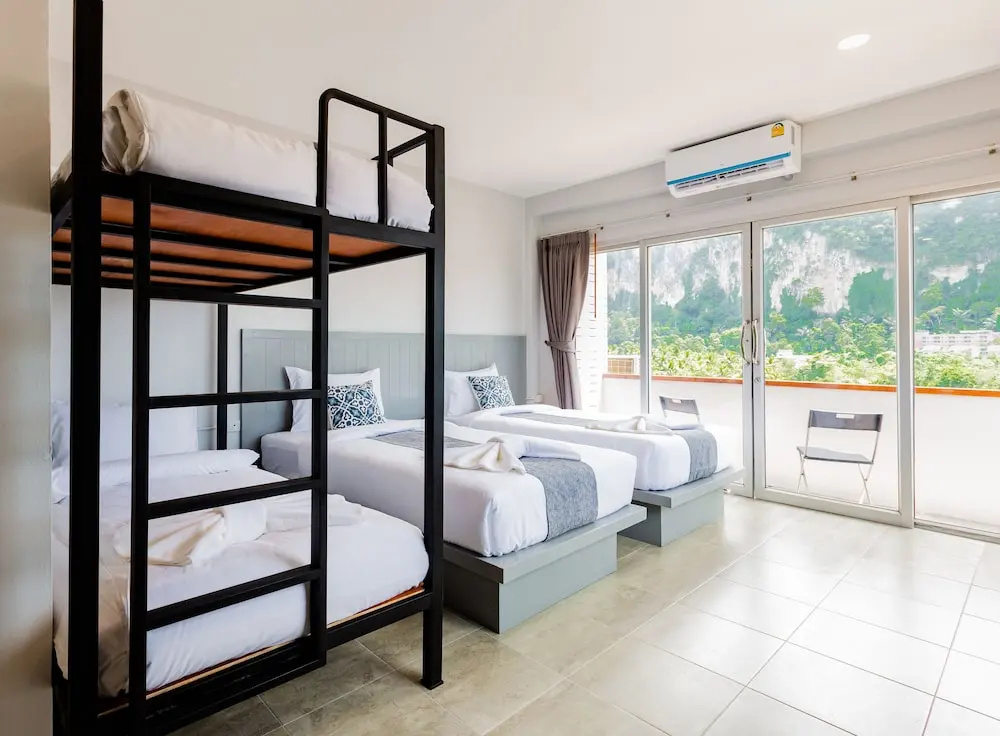 Deluxe Quadruple room with mountain view