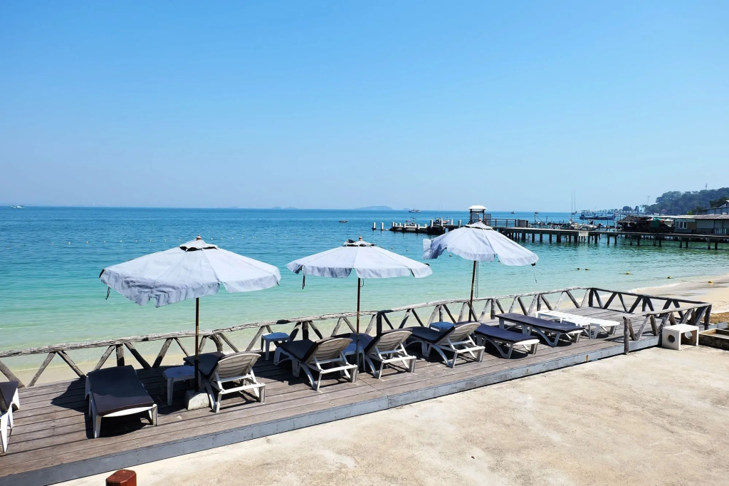 Beach & Waterfront