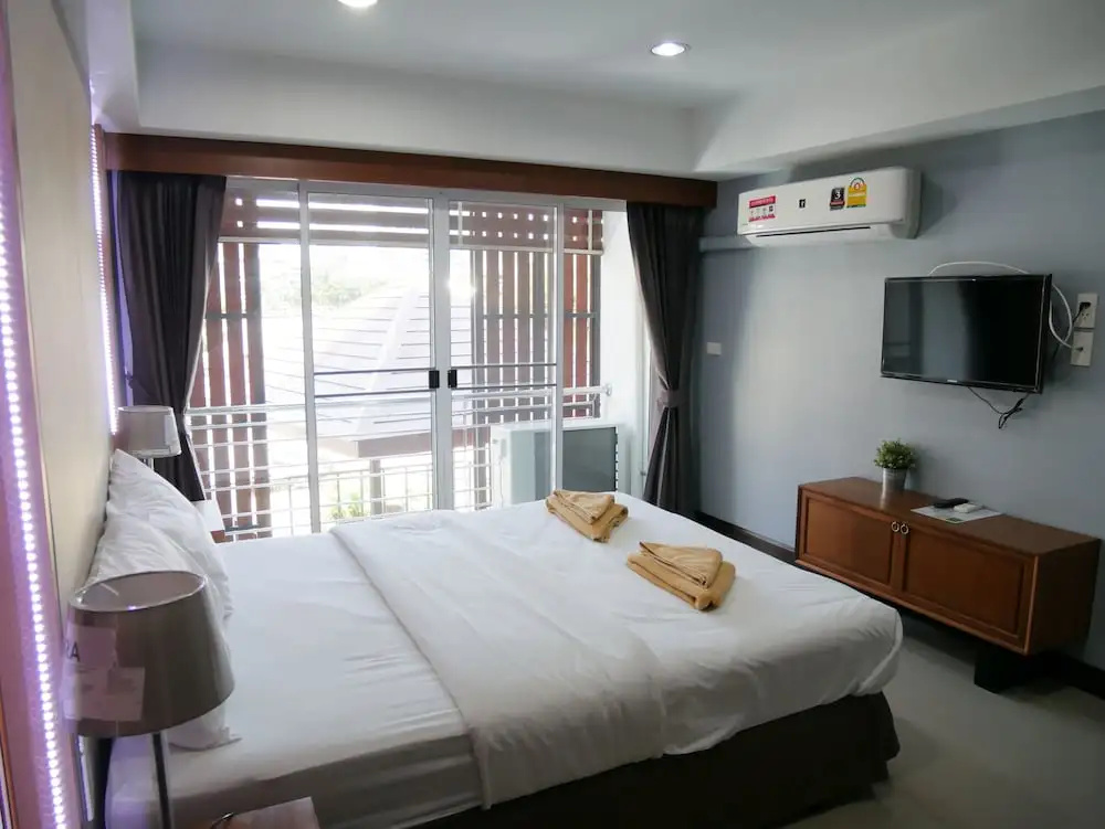 Standard Double room with river view (full double bed)