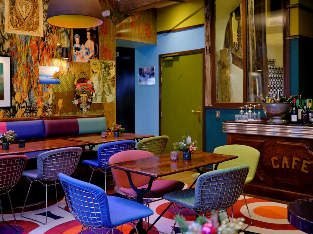 Hôtel du Petit Moulin, Haute Couture hotel by Lacroix 27