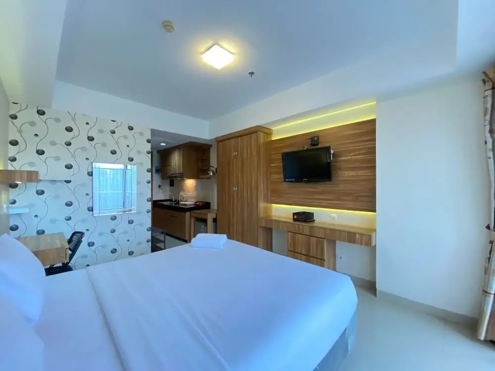 Spacious Studio Room at Beverly Dago Apartment