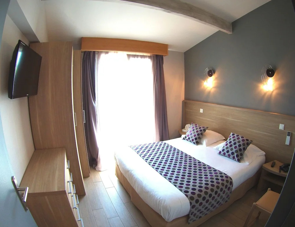 Standard Triple room with balcony