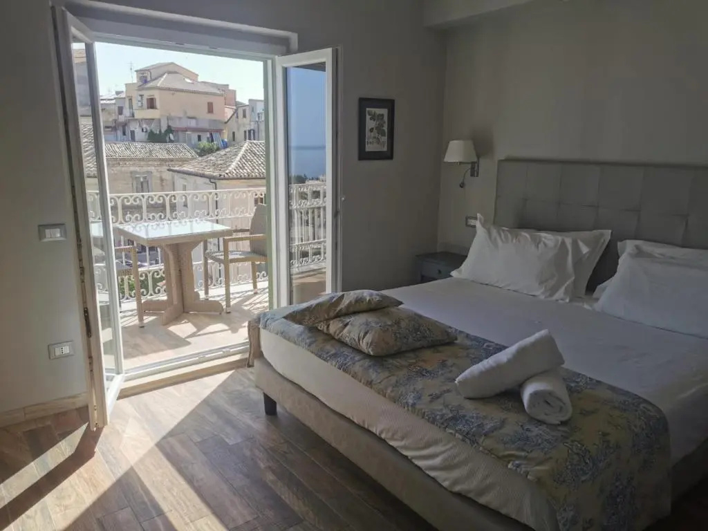 Standard Double room with balcony and with sea view (full double bed)