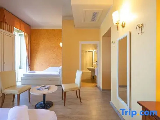 Junior Suite with balcony and with lake view