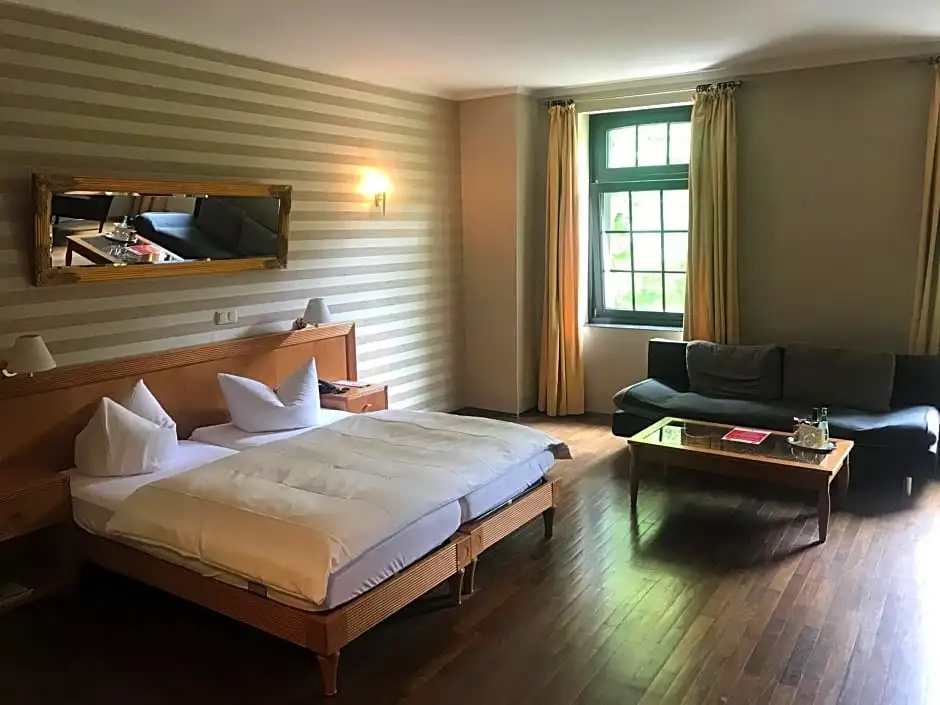 Burg Wegberg Hotel & Restaurant - Chambres