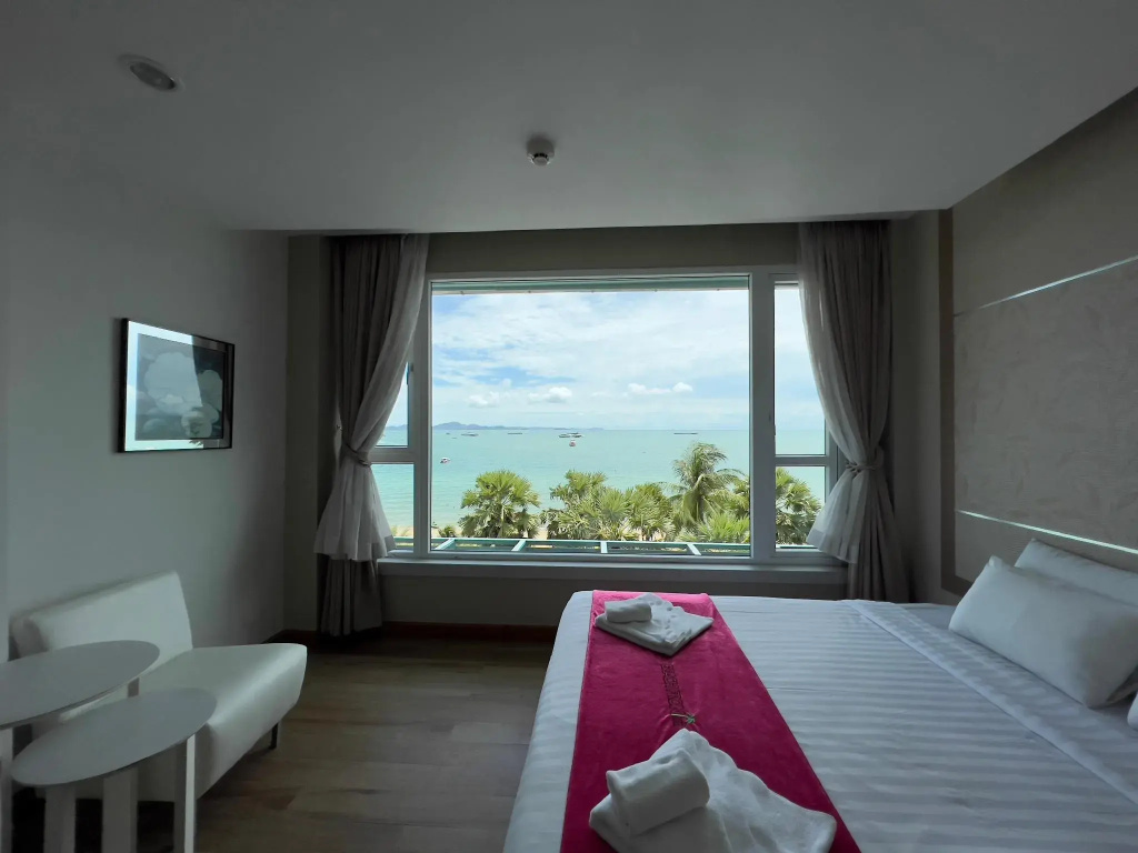 The Beach Front Resort Pattaya  - SHA Plus — фото