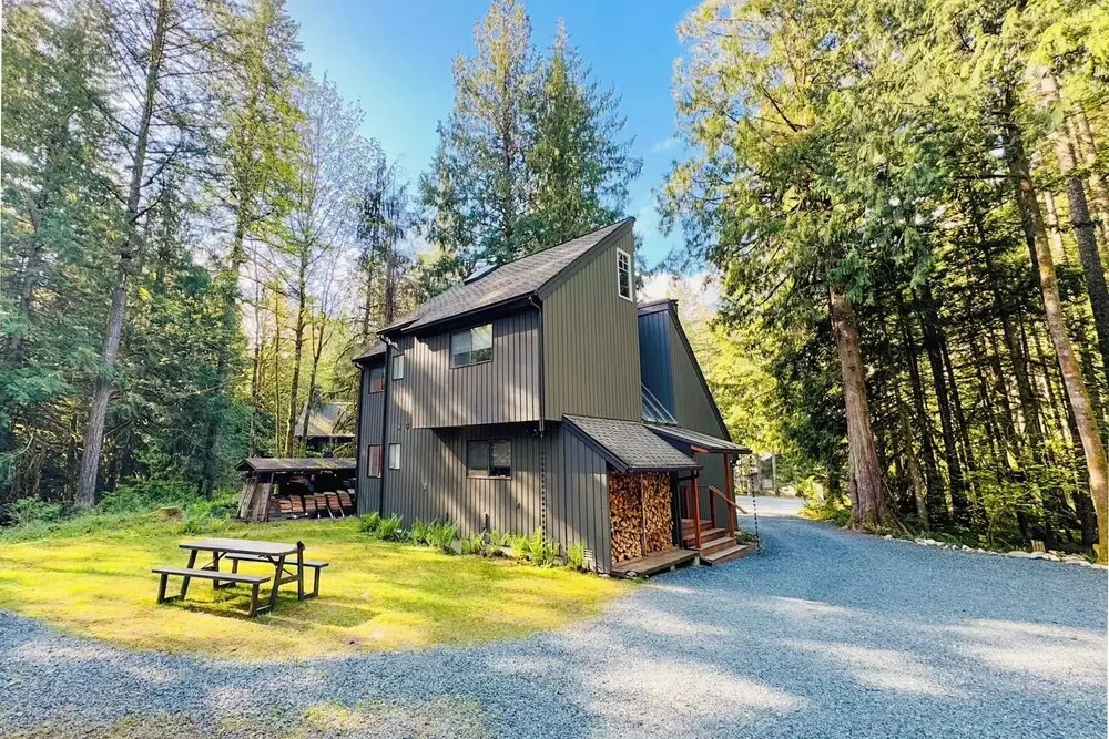Forested 4 BR w/ Games, Fire Pit & Wood Stove