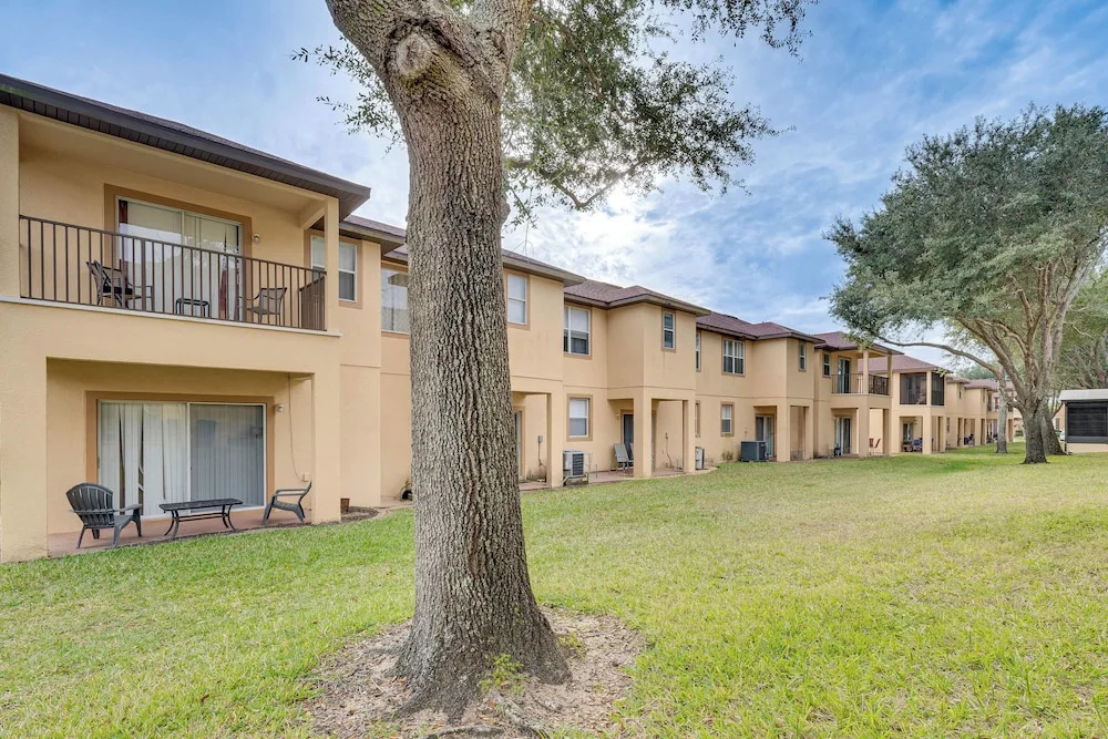 9 Mi to Wdw: Resort-style Townhome w/ Pool Access